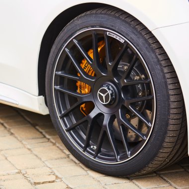 Kiev, Ukrayna - 4 Ekim 2016: Mercedes Benz yıldız deneyim. Test sürüşleri ilginç serisi