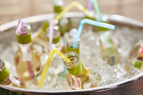Üveg finom itallal a jég. Sekély dof — Stock Fotó
