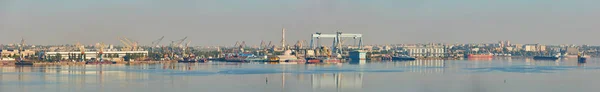 Nikolaev, Ukraine - September 30, 2016: Industrial areas of the shipbuilding yard. — Stock Photo, Image