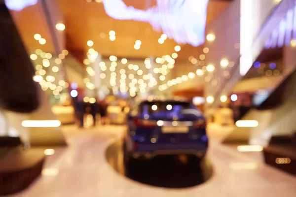 Sfondo sfocato e sfocato della sala espositiva per eventi pubblici che mostra automobili e automobili — Foto Stock