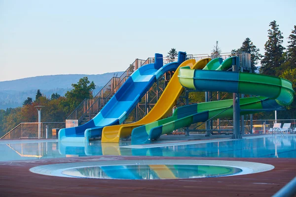 Lyxiga poolen på 5-stjärnigt hotell — Stockfoto