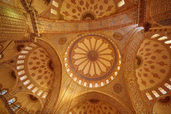 Kék mecset belseje, Isztambul, Törökország. Török: Sultan Ahmet Cami — Stock Fotó