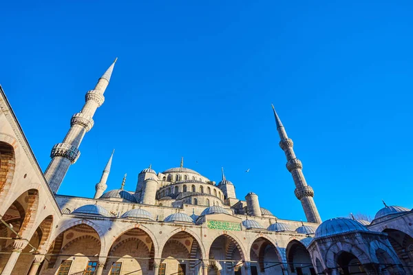 Το Μπλε Τζαμί, που ονομάζεται επίσης Μπλε Τζαμί ή Τζαμί του Σουλτάνου Αχμέτ στην Κωνσταντινούπολη, Τουρκία — Φωτογραφία Αρχείου