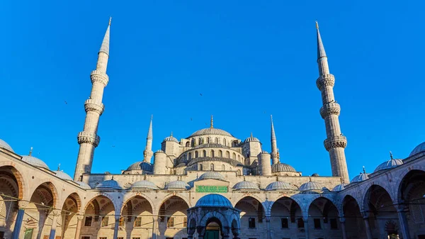 The Blue Mosque also called Sultan Ahmed Mosque or Sultan Ahmet Mosque in Istanbul, Turkey — Stock Photo, Image