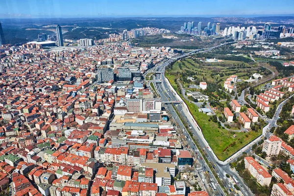 Istanbul, Turkiet - 3 April 2017: Arial Visa Levent Business District. — Stockfoto