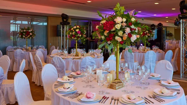 Tisch-Set für Hochzeit oder ein anderes Catering-Event-Dinner. — Stockfoto