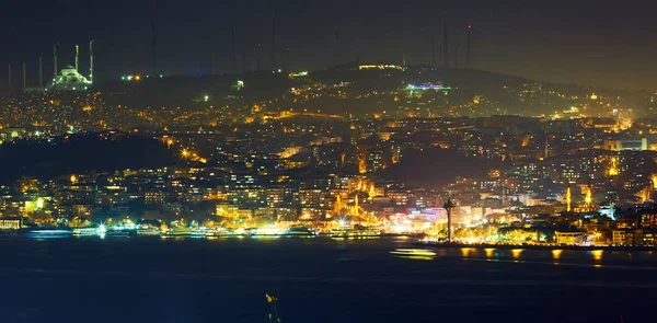 Lumières nocturnes d'Istanbul — Photo