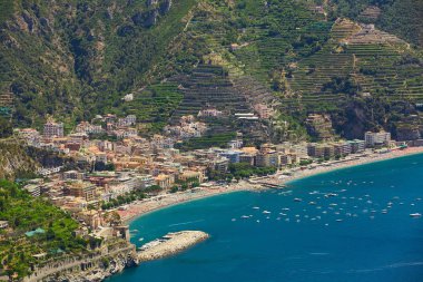 Yüksek açılı görünüş Minori ve Maiori, Amalfi coast, İtalya