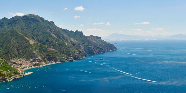 Vista ad angolo alto di Minori e Maiori, Costiera Amalfitana, Italia — Foto Stock