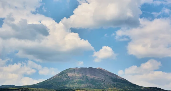 Vue du volcan Vésuve depuis Naples — Photo