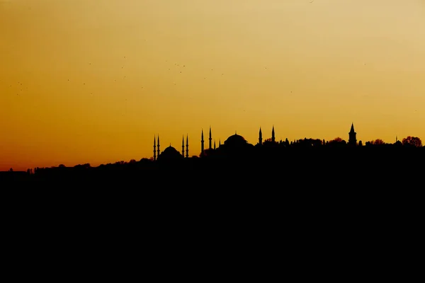 Istambul bela silhueta no bosphorus — Fotografia de Stock