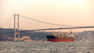 İstanbul, İstanbul 'da İstanbul' da bir kargo gemisi.