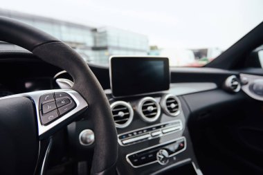 Direksiyon kontrol düğmeleri. Araba iç.