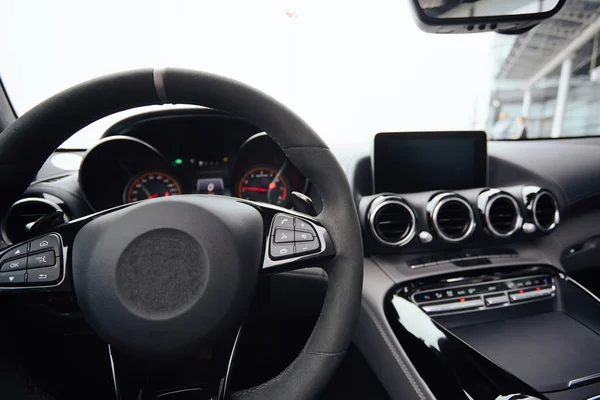 Bedieningsknoppen op het stuurwiel. Auto-interieur. — Stockfoto