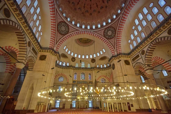 Interno della Moschea Suleymaniye a Istanbul, Turchia. — Foto Stock