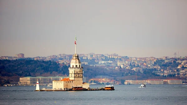 KIZ Kulesi eller jungfrur Tower i istanbul, Turkiet — Stockfoto