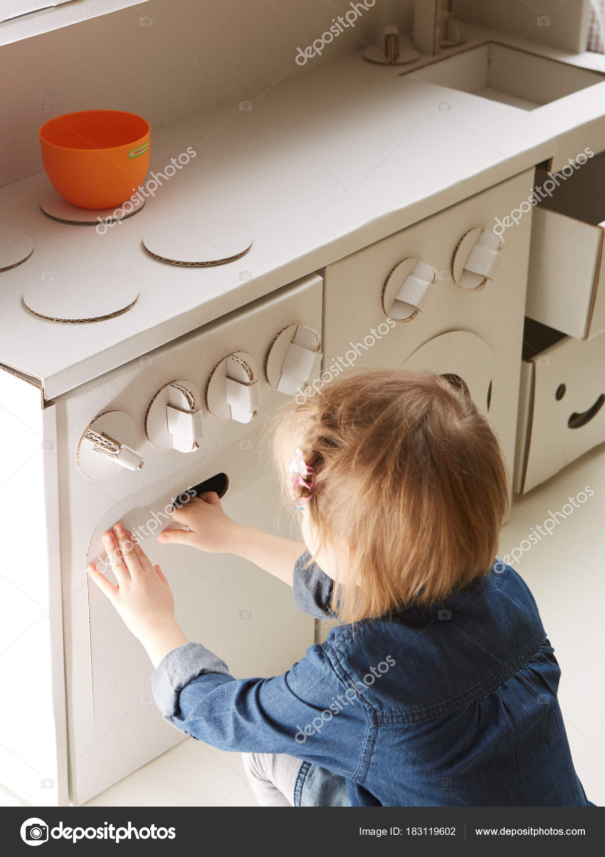 toddler girl kitchen