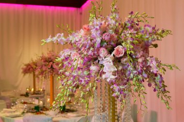 Düğün süslemeleri pembe renkli