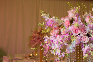 Düğün süslemeleri pembe renkli