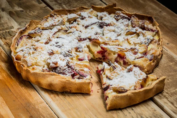 Sobremesa de torta de maçã orgânica caseira pronta para comer — Fotografia de Stock