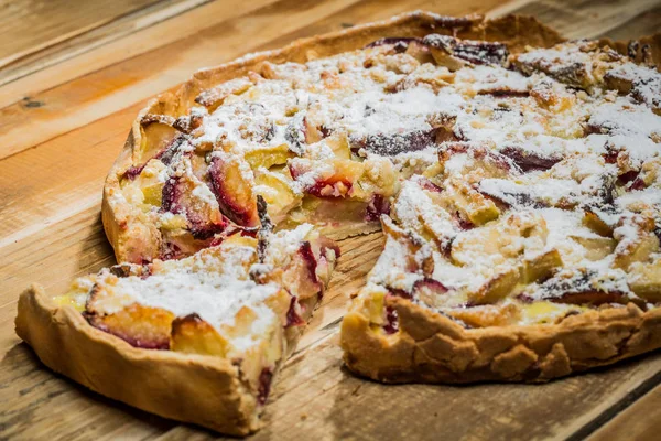 Hausgemachtes Bio-Apfelkuchen-Dessert verzehrfertig — Stockfoto