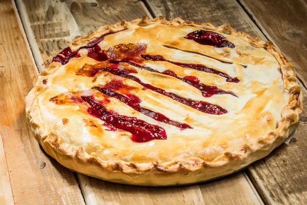Homemade Organic Berry Pie with blueberries and blackberries — Stock Photo, Image