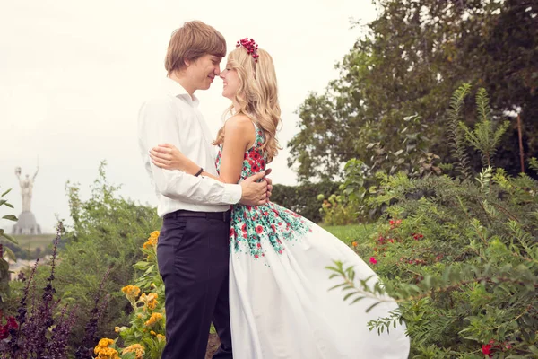 Beautiful wedding couple — Stock Photo, Image