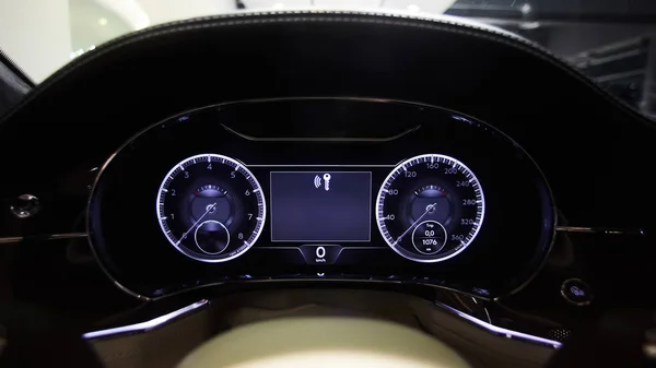 Moderne auto verlicht dashboard close-up — Stockfoto