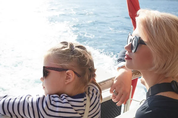 Summer. Portrait of mother with daughter having rest. Woman and girl child kid in sunglasses. — Stock Photo, Image