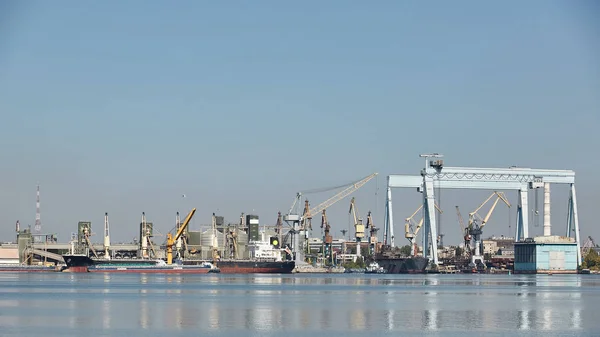 Industrial areas of the shipbuilding yard. — ストック写真