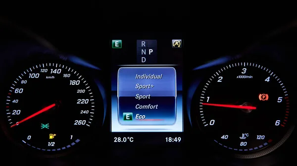 Close up van autodashboard op sportwagen — Stockfoto