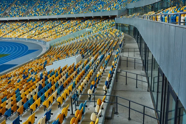 Enorme arena de futebol vazio — Fotografia de Stock