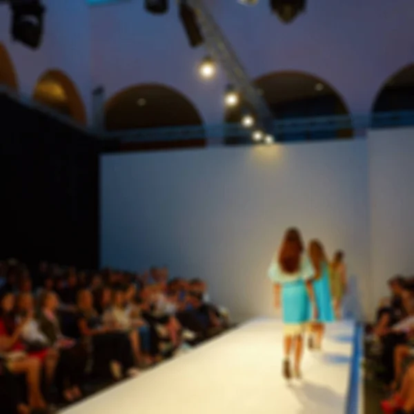 Pasarela de moda fuera de foco — Foto de Stock