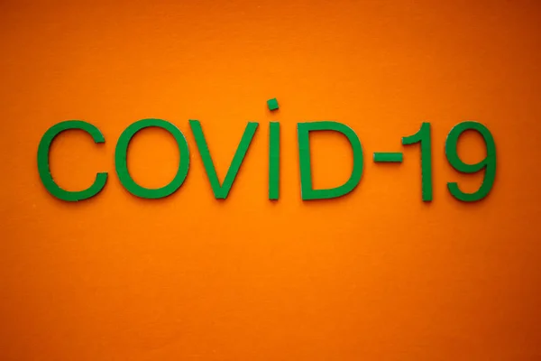 Covid 주황색 배경에 Who 코로나 바이러스 질병에 새로운 Covid — 스톡 사진