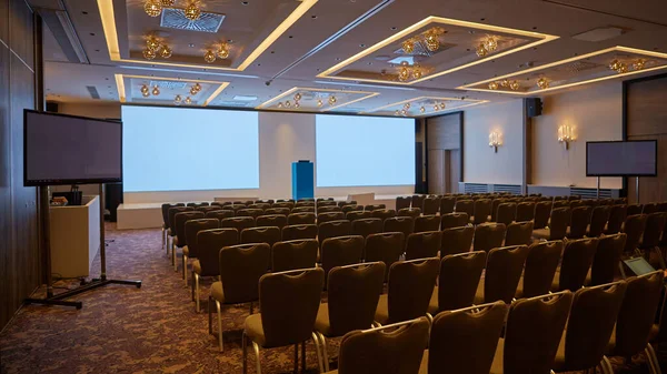 Mock up presentation Screen Seminar room interior Seat row Business training — Stock Photo, Image