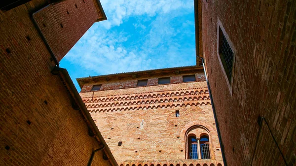 Velho castelo de Grinzane Cavour no Piemonte — Fotografia de Stock