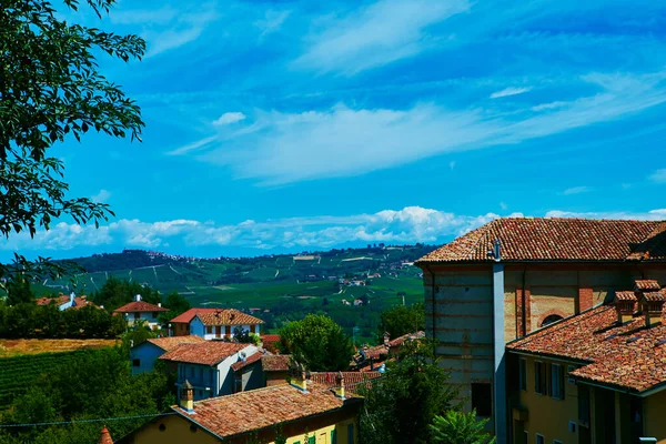 Zicht op de stad Grinzane Cavour, Piemont, Italië — Stockfoto