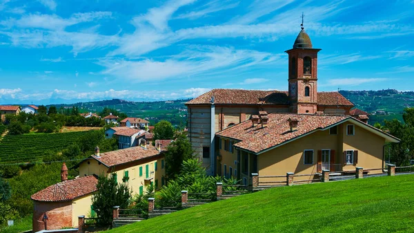 Grinzane Cavour belediyesikilisesi, Piedmont, İtalya — Stok fotoğraf