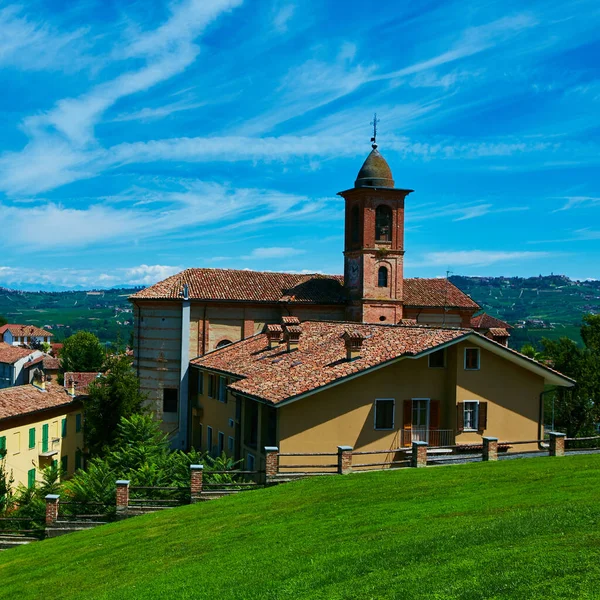 Church in Grinzane Cavour municipality, Piedmont, Italy — Stock Photo, Image