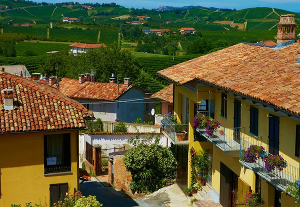 View of the town of Grinzane Cavour, Piemont, Italy — Stock Photo, Image