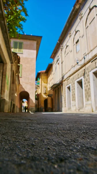 Empty Street στην ιταλική πόλη Fossano στην επαρχία Cuneo, περιφέρεια Piedmont, βόρεια Ιταλία. — Φωτογραφία Αρχείου