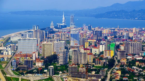 Batumi, Georgia - 09 de junio de 2015: Vista aérea de la ciudad costera en la costa del Mar Negro, Batumi, Georgia . —  Fotos de Stock