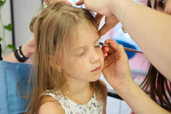 Children make up. Glitter makeup. Sparkles on cheek. — Stock Photo, Image