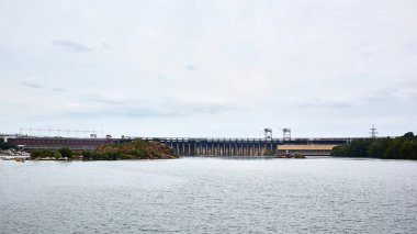 Dinyeper Nehri 'ndeki en büyük hidroelektrik santrali.