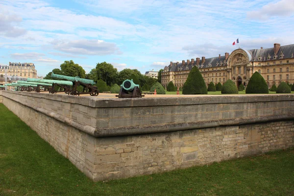 Palace des Invalides i Paris, Frankrike. Känd milstolpe. — Stockfoto