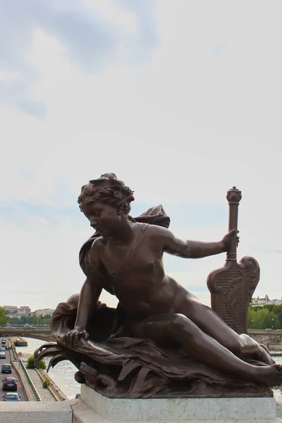 Detalhe da escultura na ponte Pont Alexandre III em Paris França — Fotografia de Stock