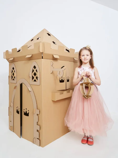 The princess play with cardboard castle tower. — Stock Photo, Image