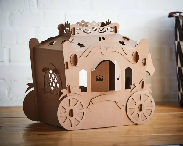 A horse and a carriage made of brown cardboard,where the horse is pulling the carriage. — Stock Photo, Image