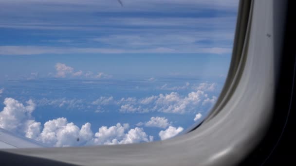 Panorama Weitwinkelaufnahme Eines Flugzeugs Über Wolken Und Blauem Himmel — Stockvideo