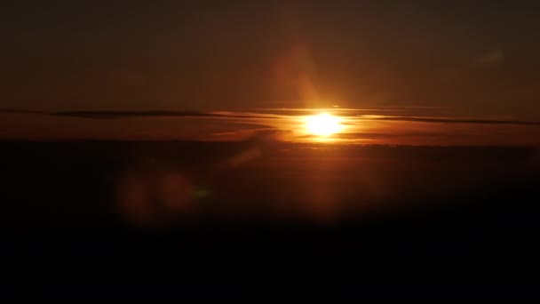 Episk Flygbild Bländande Solljus Vid Horisonten Solnedgången Kvällen — Stockvideo